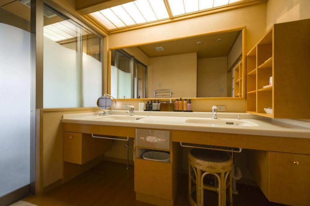Fujisan Onsen Bessho Sasa Hotell Fujiyoshida Exteriör bild