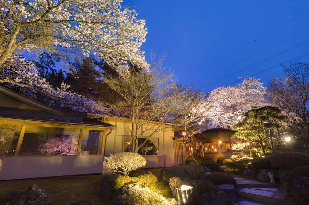 Fujisan Onsen Bessho Sasa Hotell Fujiyoshida Exteriör bild