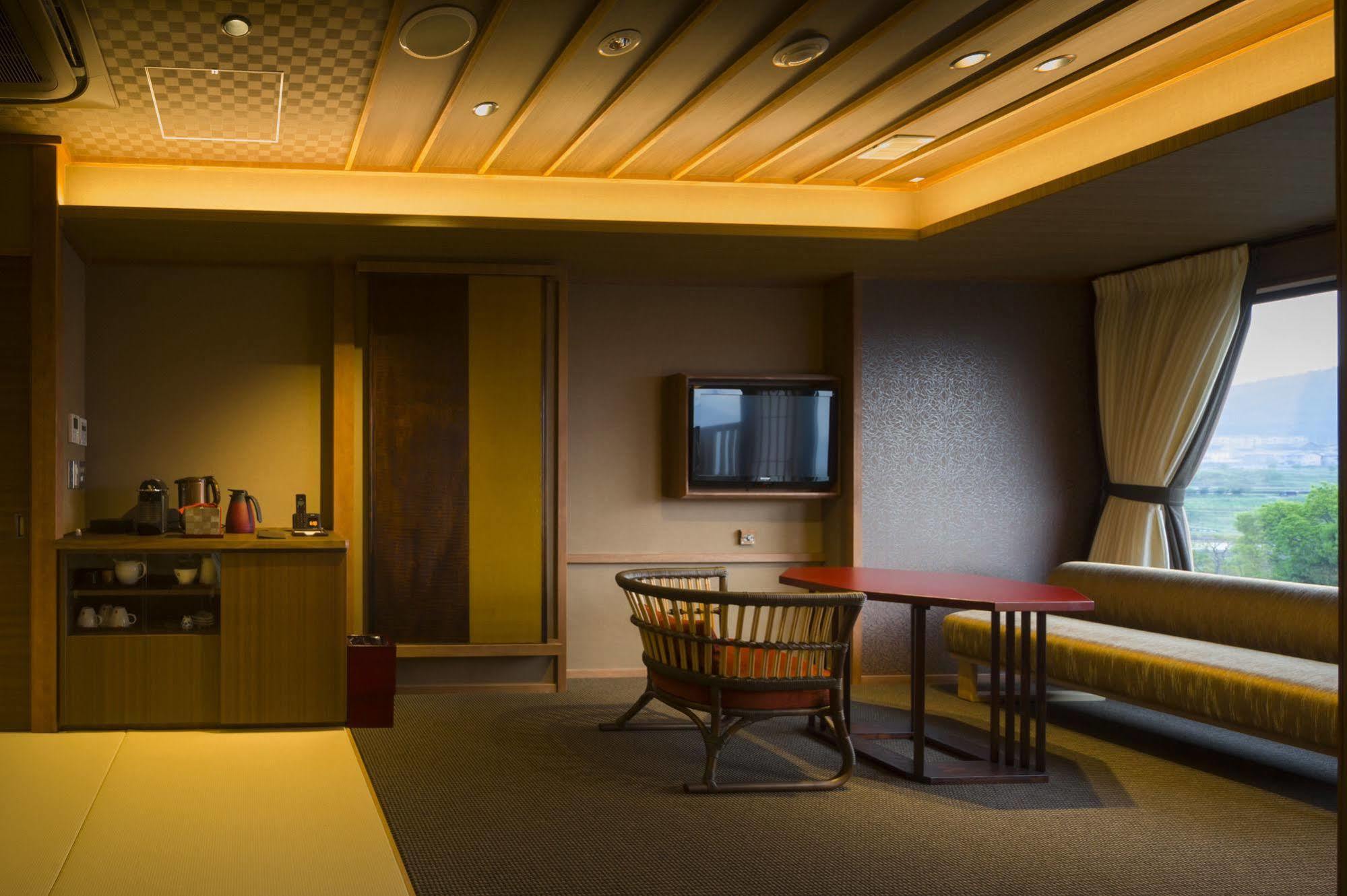 Fujisan Onsen Bessho Sasa Hotell Fujiyoshida Exteriör bild