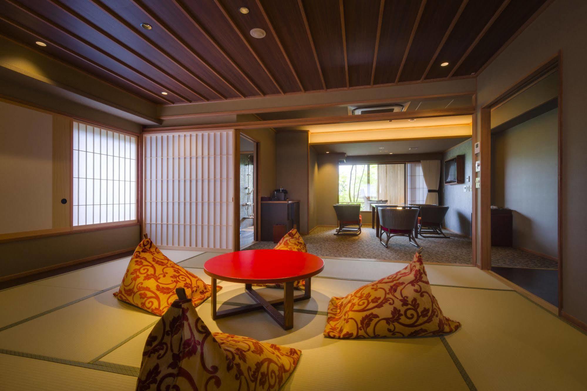 Fujisan Onsen Bessho Sasa Hotell Fujiyoshida Exteriör bild
